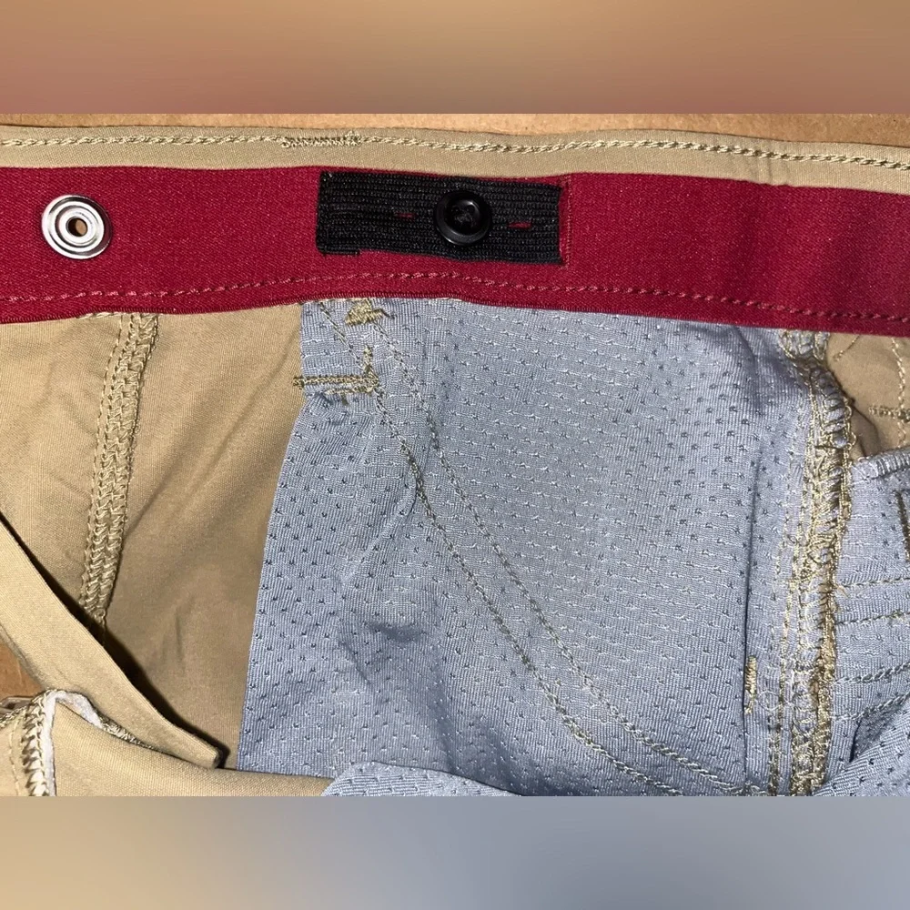 Wrangler Men's Khaki Outdoor Cargo Pants  Size ( 8 Regular)
